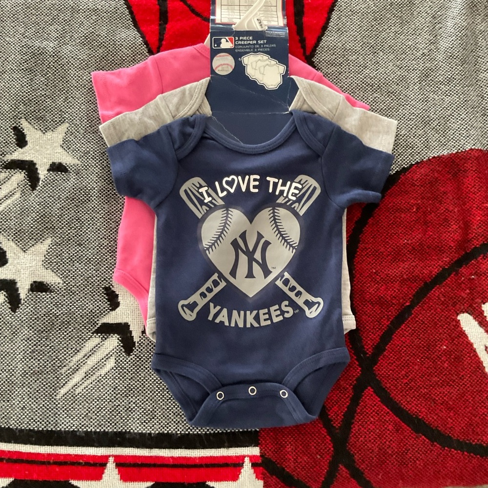 New York Yankees 0/3 months onesie nwt